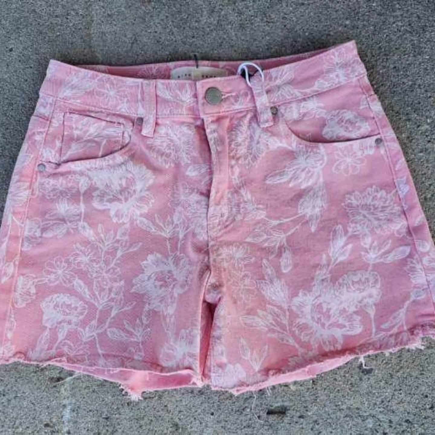 pink shorts